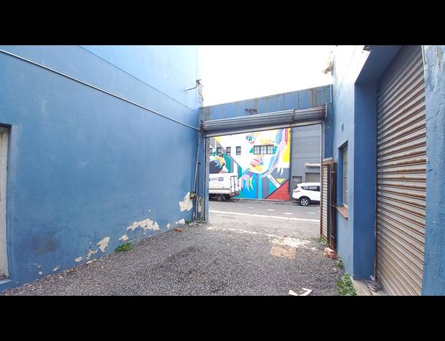 2,585M² BUILDING TO LET IN SALT RIVER